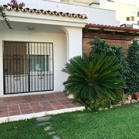 Apartamento Holidays On The Beach Торемолинос Екстериор снимка