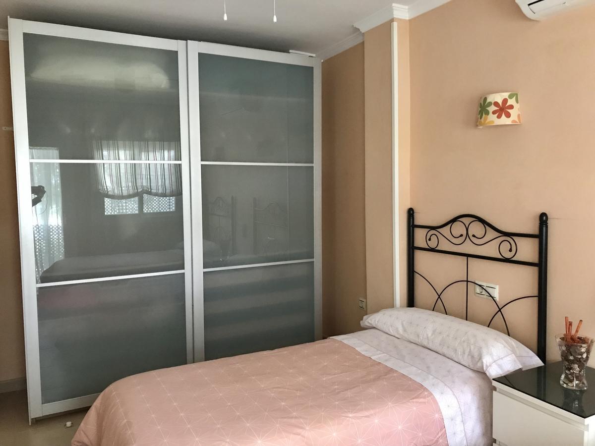 Apartamento Holidays On The Beach Торемолинос Екстериор снимка