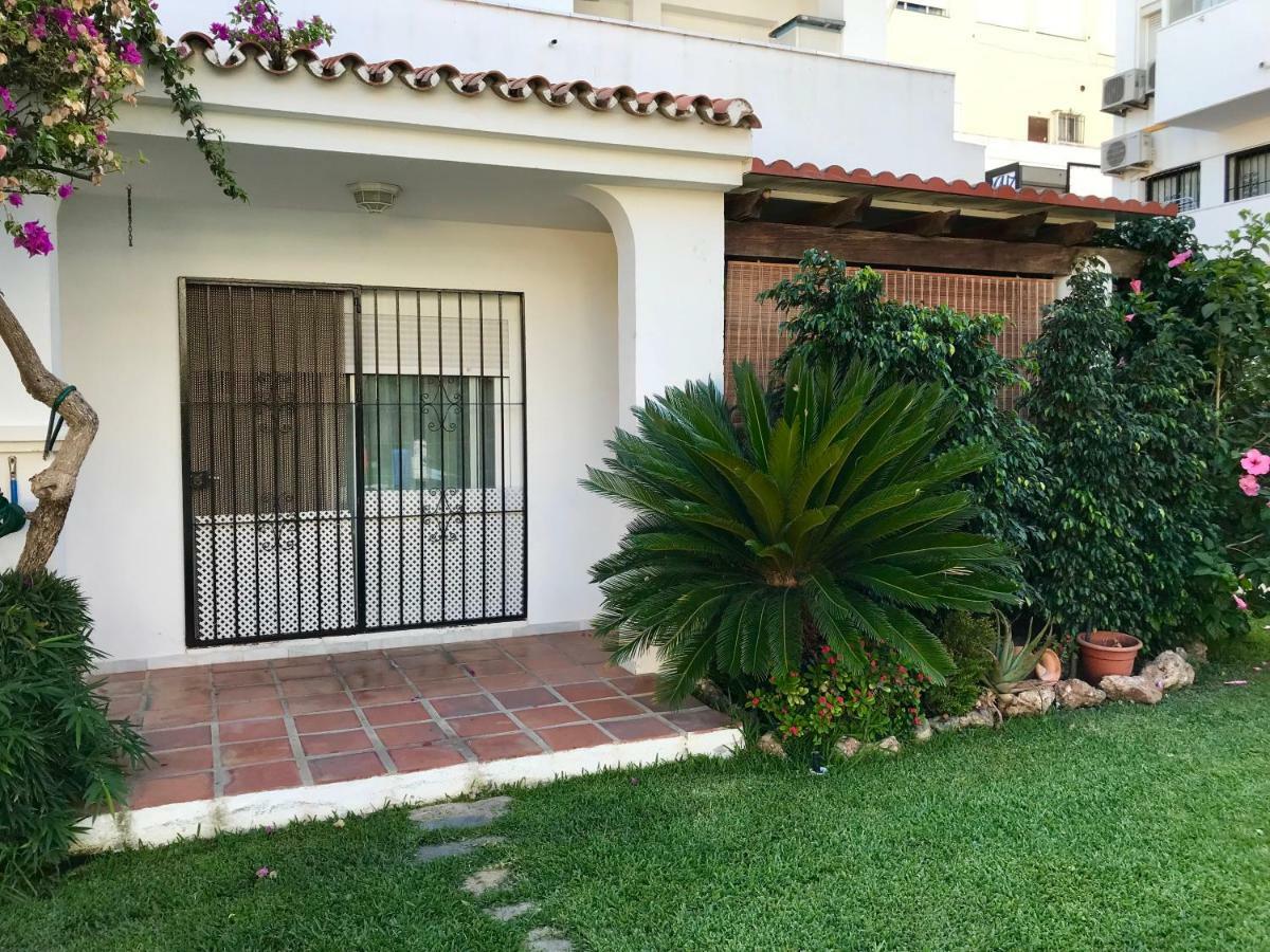 Apartamento Holidays On The Beach Торемолинос Екстериор снимка