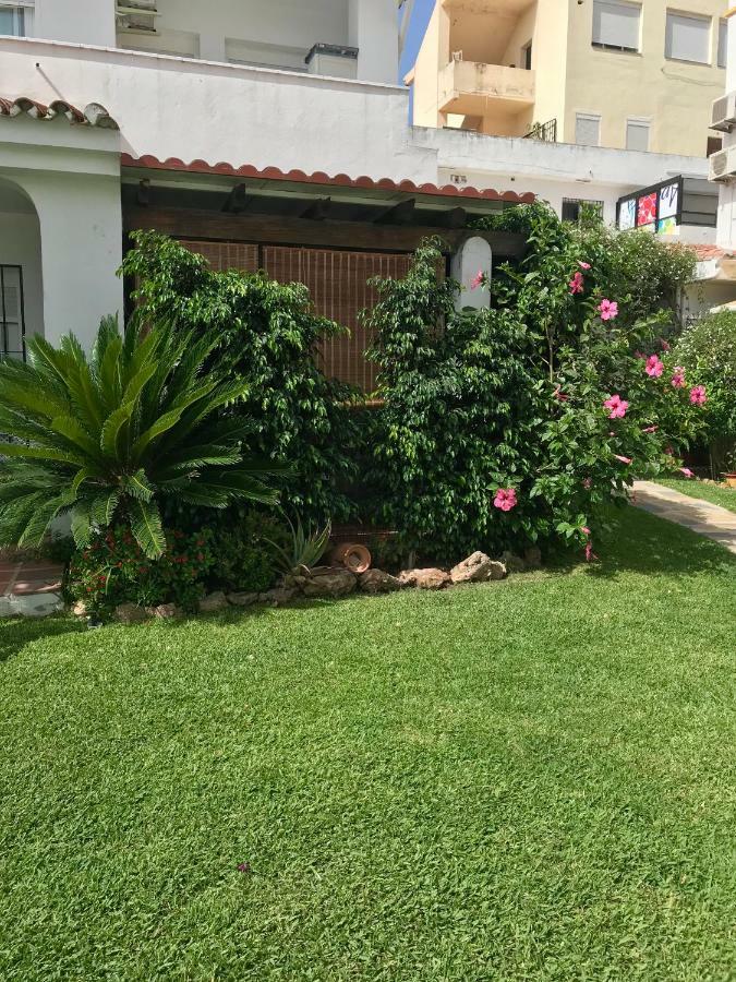 Apartamento Holidays On The Beach Торемолинос Екстериор снимка