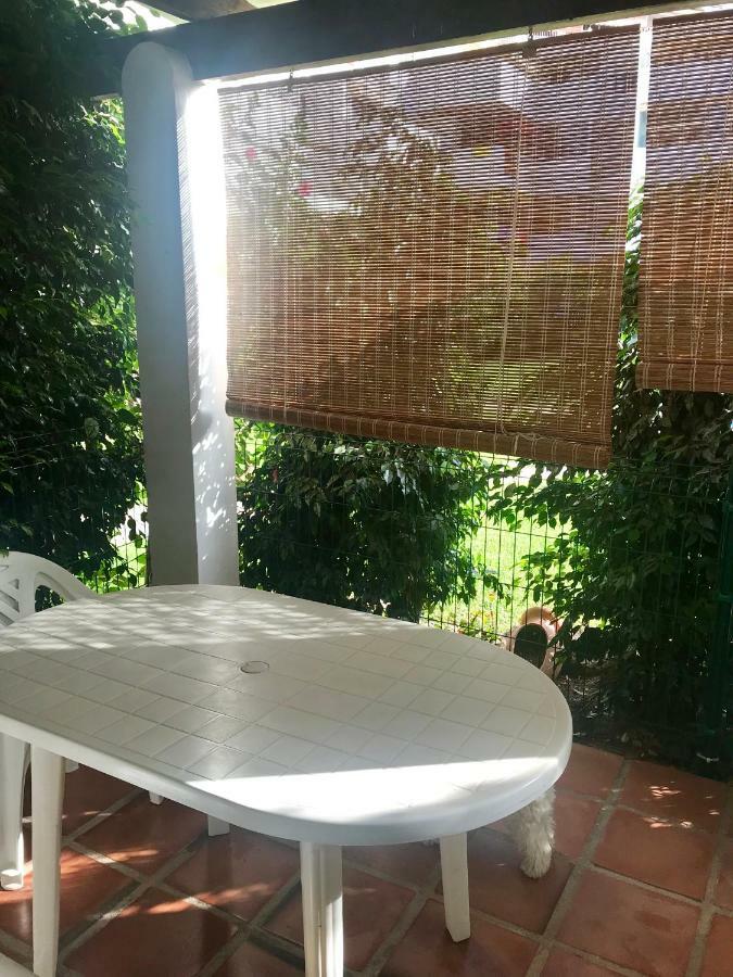 Apartamento Holidays On The Beach Торемолинос Екстериор снимка