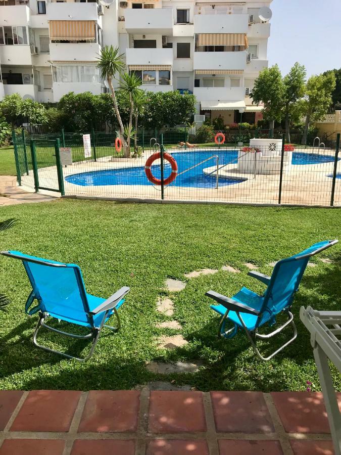 Apartamento Holidays On The Beach Торемолинос Екстериор снимка