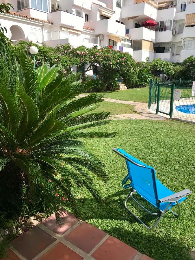 Apartamento Holidays On The Beach Торемолинос Екстериор снимка