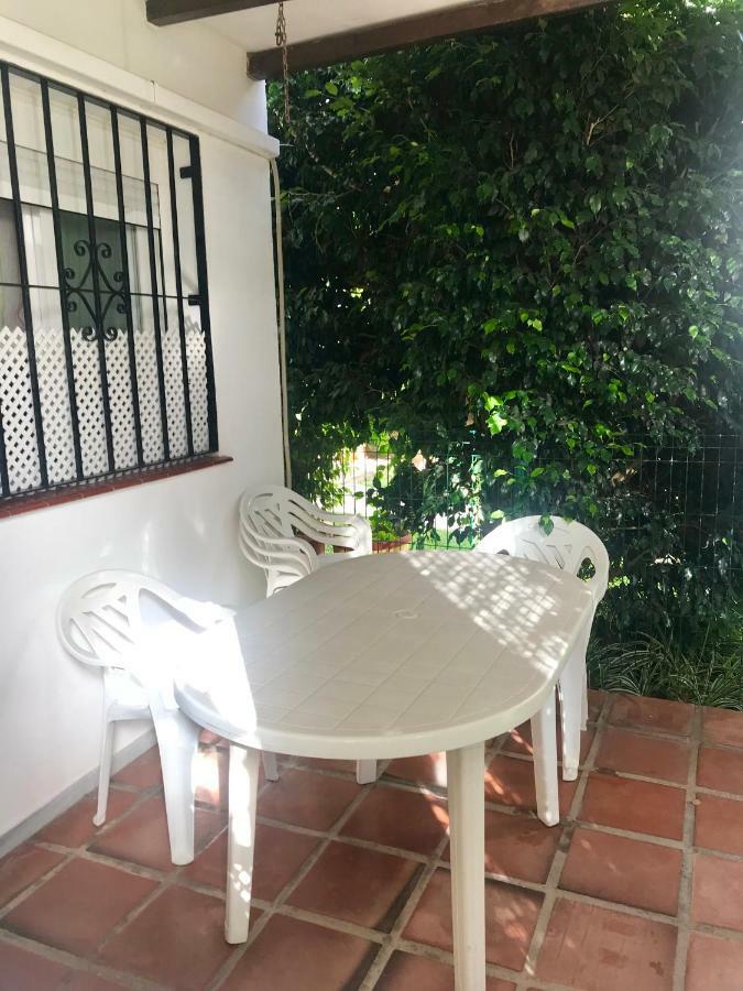 Apartamento Holidays On The Beach Торемолинос Екстериор снимка